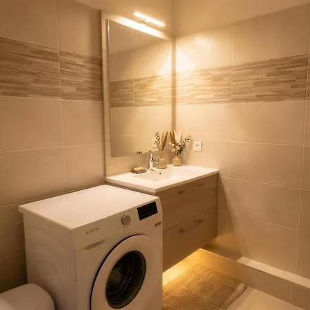 Apartament Climatise Avec Terrasse ,2 Min De La Gare, Montparnasse A 10 Min Vanves