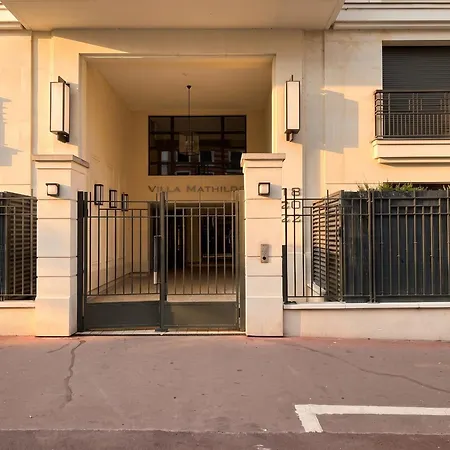 Climatisé Avec Terrasse ,2 Min De La Gare, Montparnasse à 10 Min * Vanves